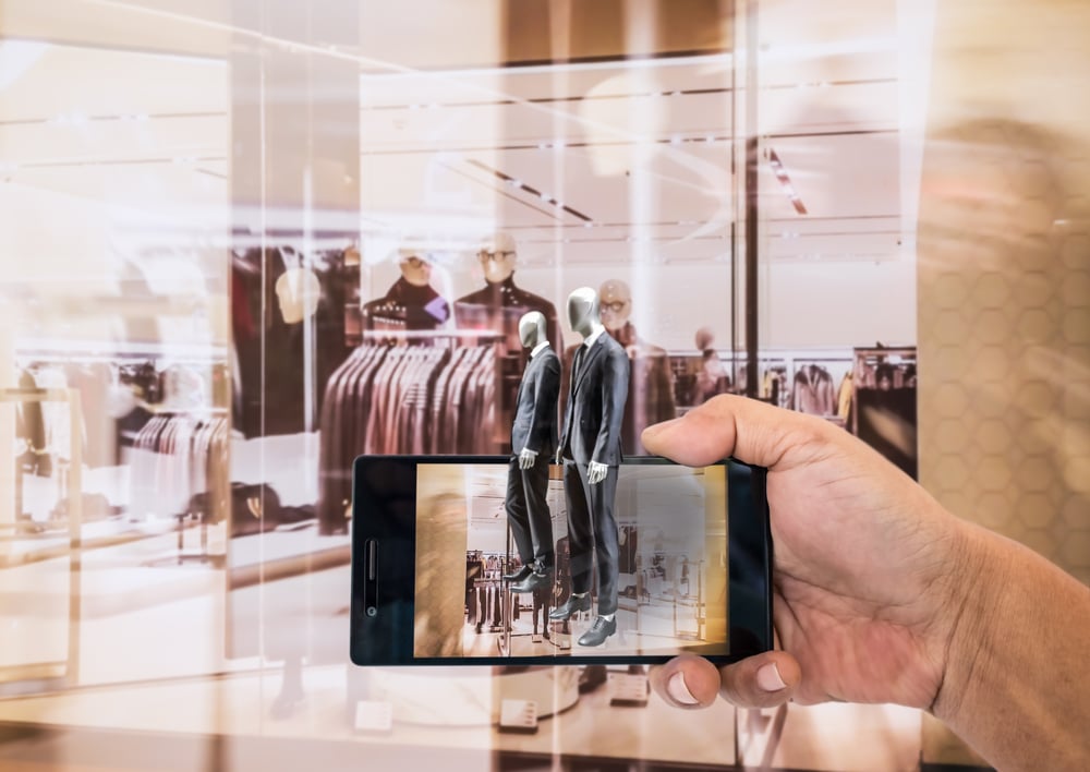 Leveraging location-based augmented reality in retail