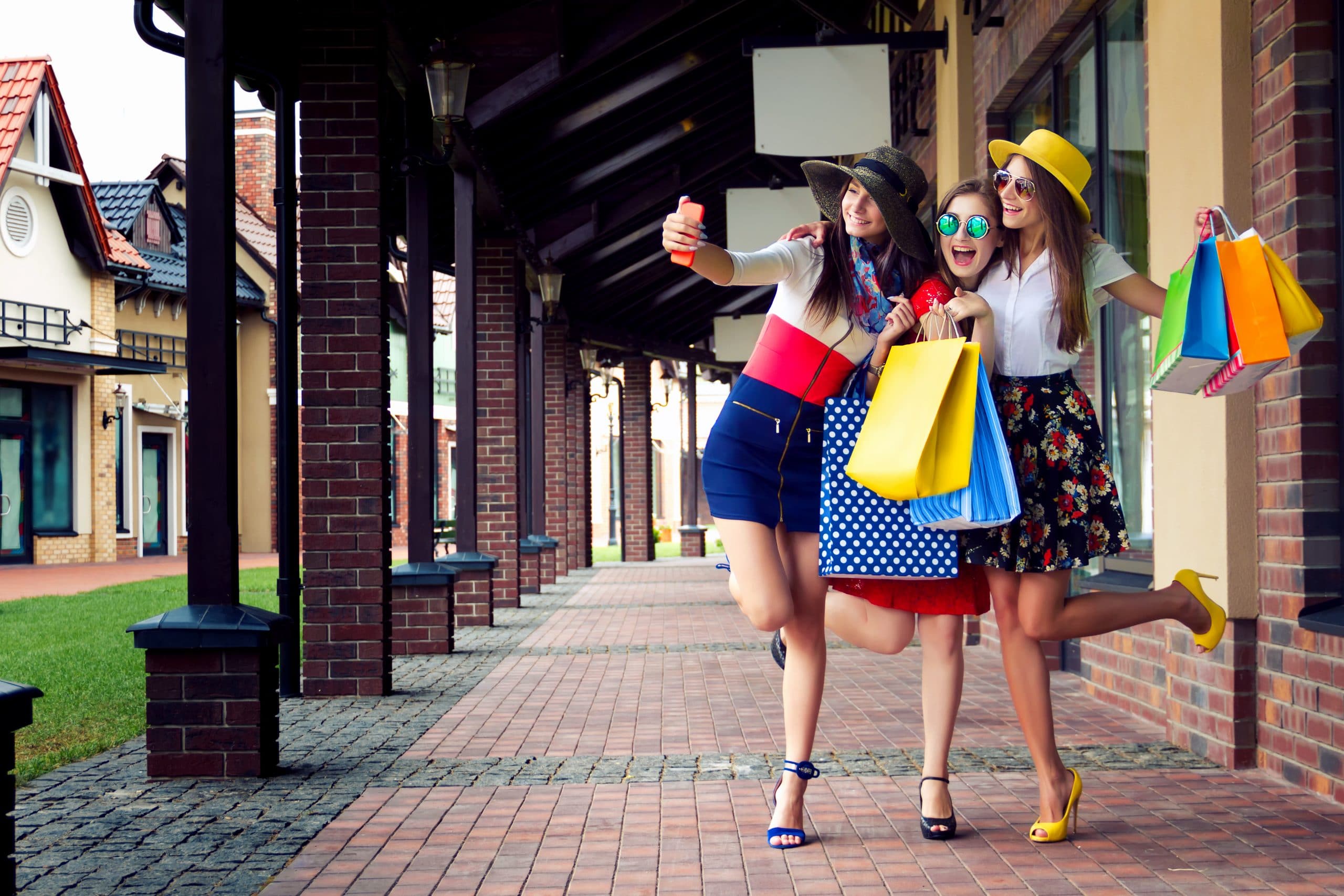The best ways to earn cash back for shopping with friends
