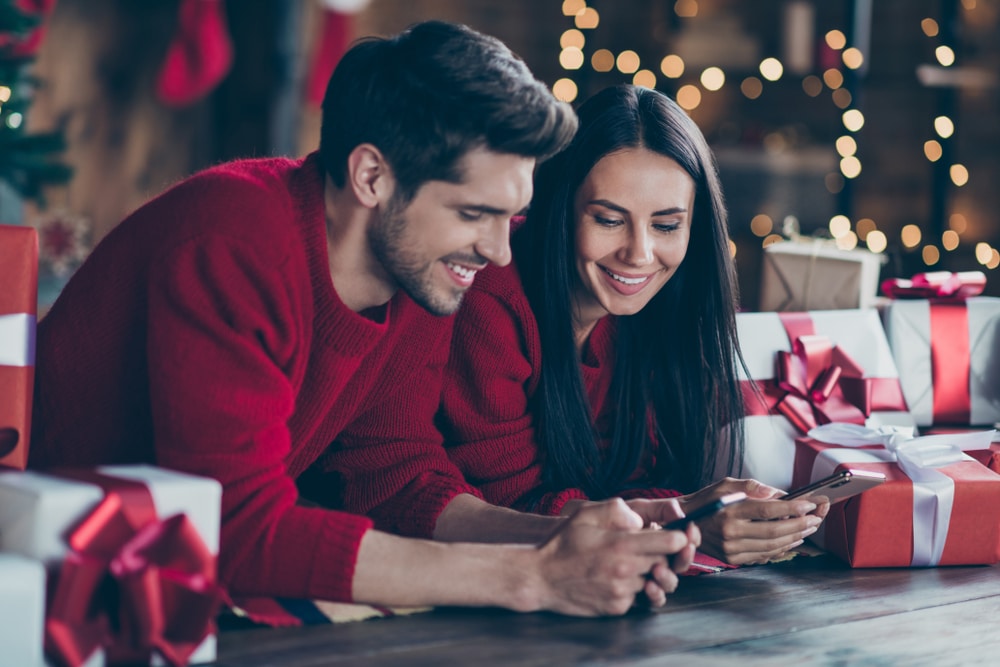 COVID-19 holiday shopping patterns provide valuable retail marketing insights